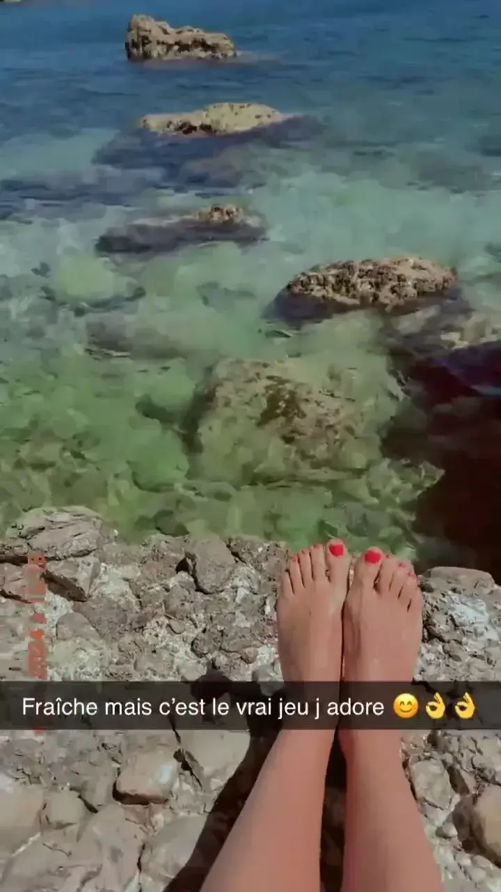Leak & nude MYM — Eva-lya : « Plage , Soleil & Jolie pied » (MYM)