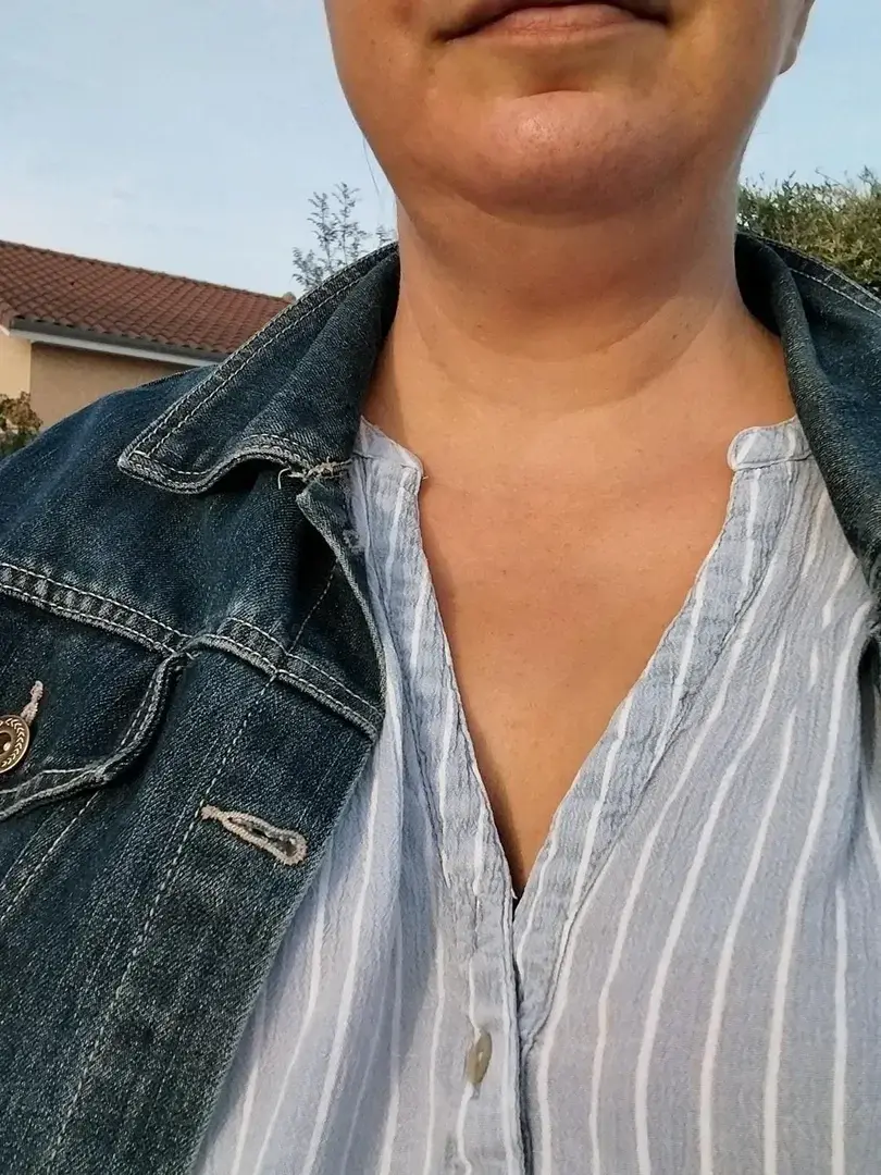 Leak public de Mamanjoue83 — « Hello tout le monde. Retour après une longue absence. Dites moi ce que vous voulez....XoXo » (nude) sur MYM