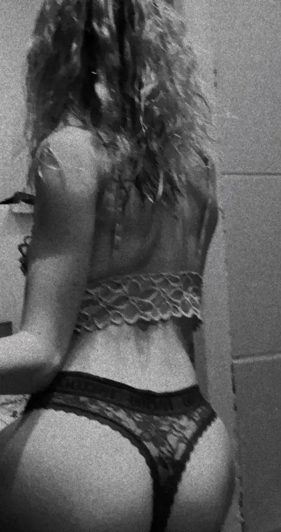 Leak & nude MYM — Cerise_sexy : « Tu aimes? » (MYM)