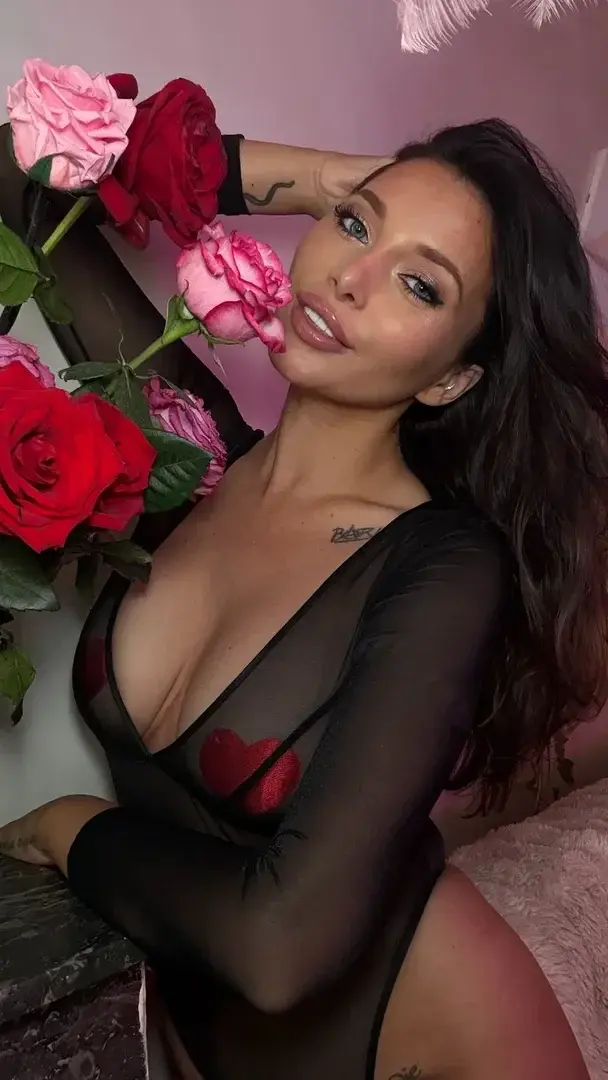 Roses et décolleté 💓#SaintValentinMYM