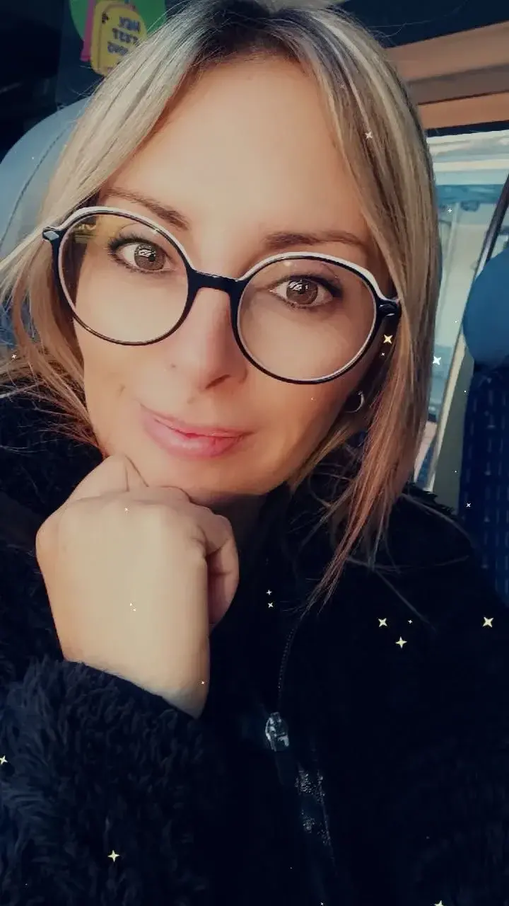 Leak & nude MYM — Jade_emeraud : « Tu viens ? On se retrouve dans le train... 🚆🤫🔥 » (MYM)