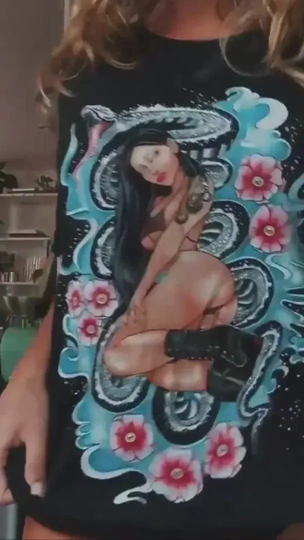 Leak & nude MYM — Annarousseauu : « I show what's hidden under my t-shirt ;) » (MYM)