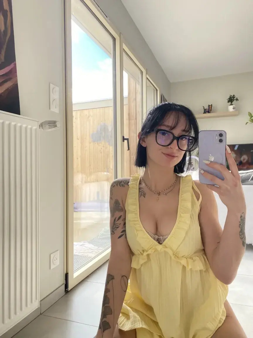 Leak & nude MYM — Lola_cvln : « ABONNEMENT GRATUIT 🌸 » (MYM)