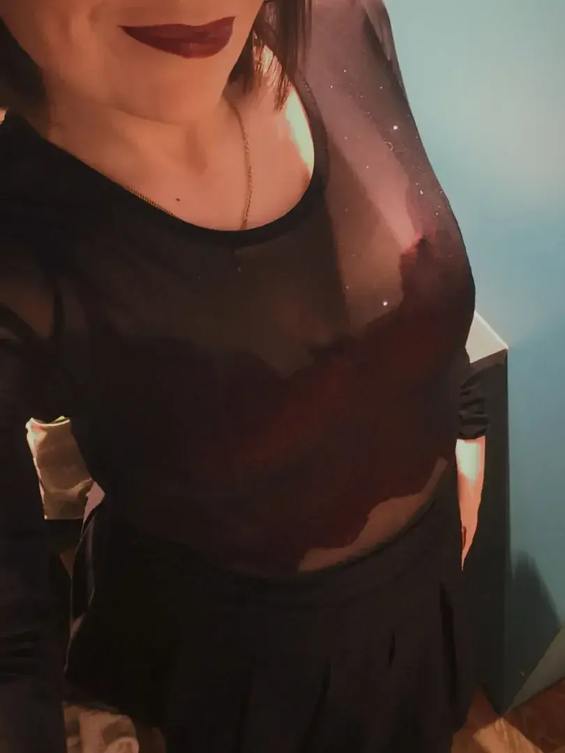 Leak & nude MYM — Ceriise_ : « J’aime quand le noir révèle plus qu’il ne cache…Une invitation à regarder de plus près 😈Dis-moi ce que ça t’inspire… » (MYM)