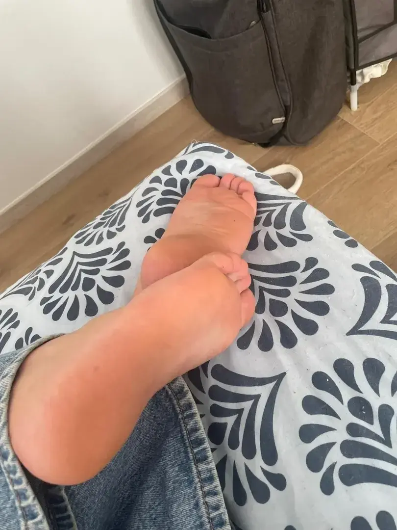 Leak & nude 1 — plantar_caress