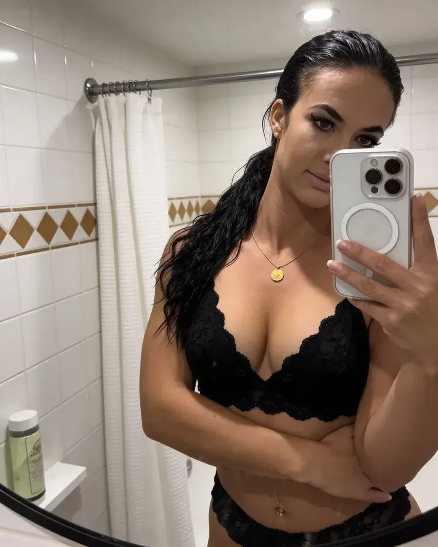 Leak public de Julia_delorme — « ABO gratuit à vie ❤️❤️! Pas de code, pas de CB ! » (nude) sur MYM