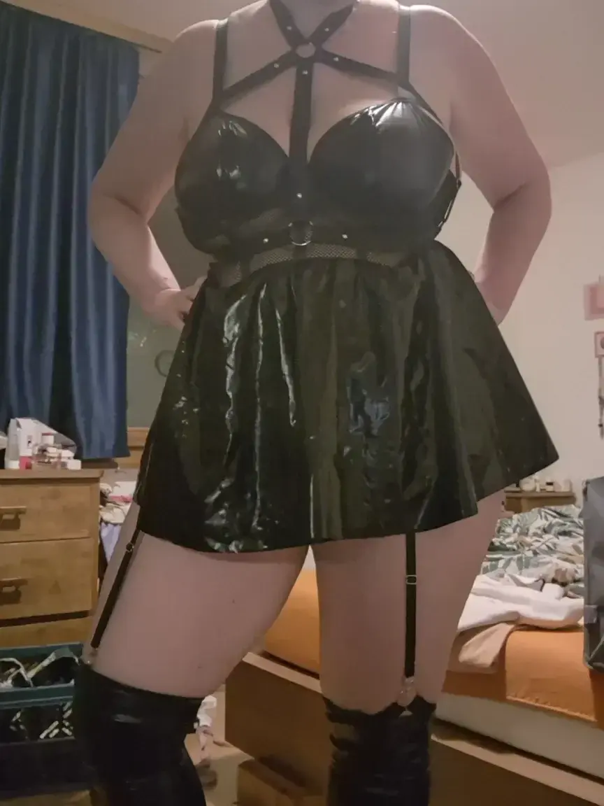 Leak & nude MYM — Juste_pour_toi_ : « En cuir » (MYM)