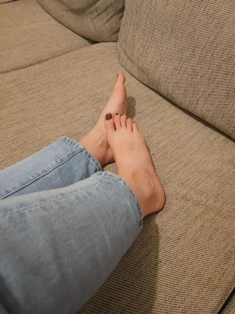 Leak & nude 1 — lespiedstoutdoux