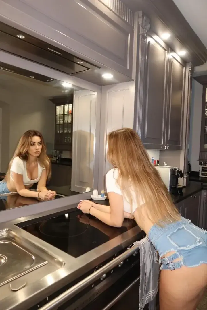 Leak public de Tiffanyana — « description de la photo » (nude) sur MYM