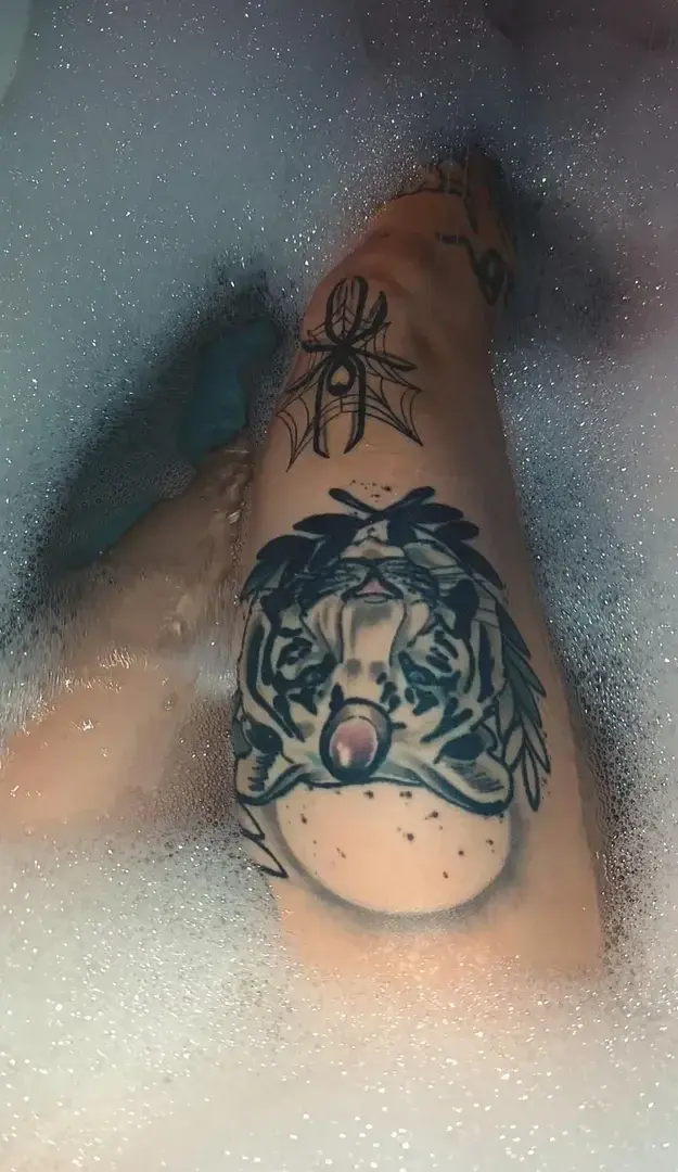 Leak & nude MYM — shinytattoo : « média » (MYM)