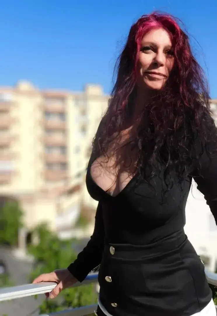 Leak & nude MYM — Lilas : « sous le soleil de Canet, suite... 😎😘 » (MYM)