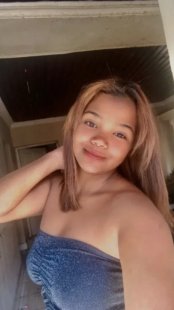 Je serai ta petite amie, ton intimité, ta proriété et bien sûr ta confidente coquine. Discutons et tu sauras comment je suis avec toi💕💋. Envie de voir plus? Visite mes medias🔥🍑📽️, tu ne seras pas deçu. Bisous 😉💕