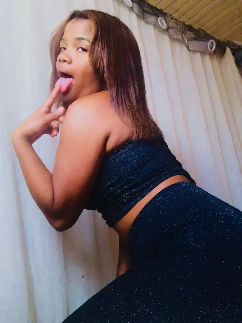 Qui pour passer un weekend de 🔥🥵🍆🍑💦N’oublie pas de visiter mes medias… une surprise t’attend🎁