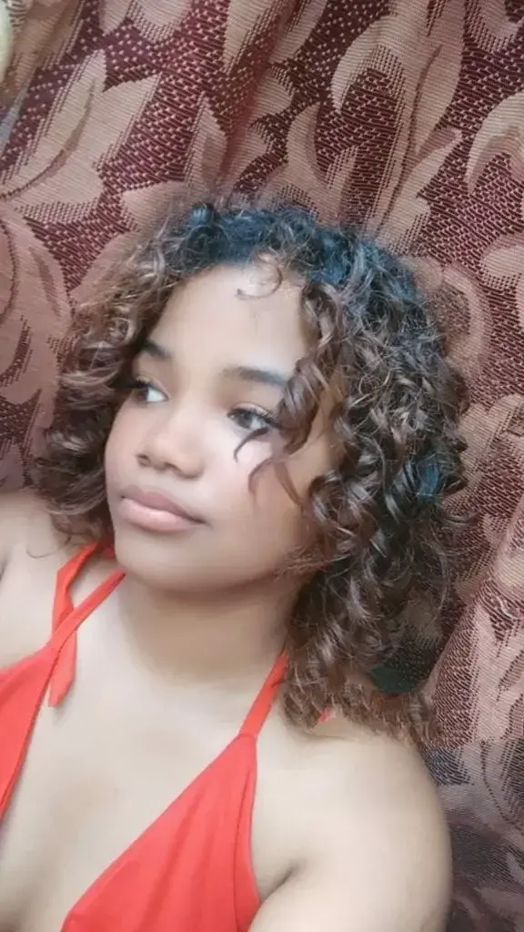 bonne année mes loulous , pour cette nouvelle année je débute avec un cadeau 🥰🤤, L'ABONNEMENT ET GRATUIT 🎁