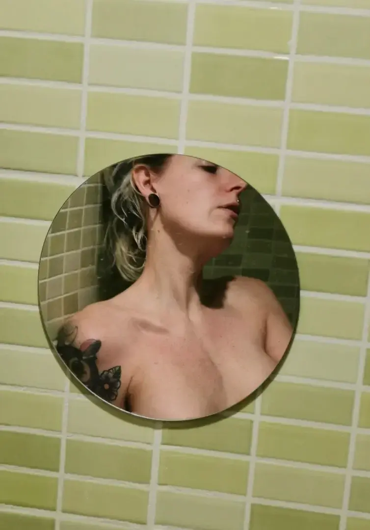 Leak & nude 3 — hexelaminee