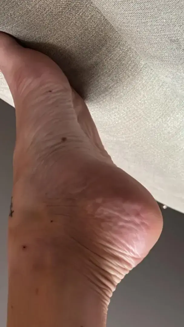 Leak & nude 2 — les_pieds_que_tu_veux
