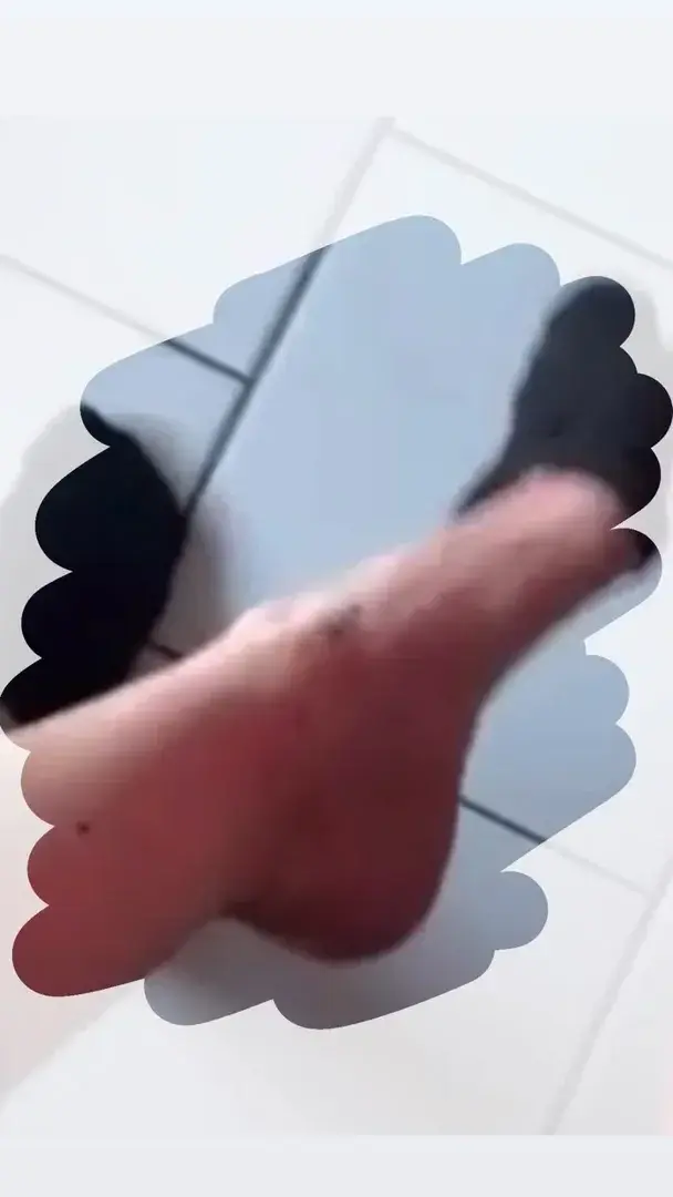 Leak & nude 3 — les_pieds_que_tu_veux