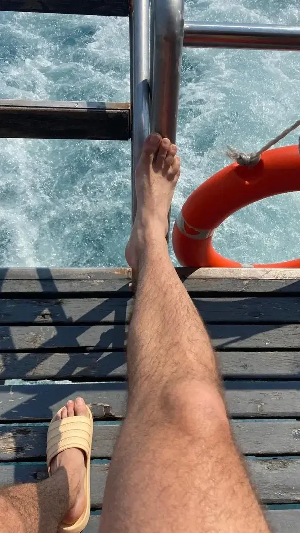 Leak & nude 1 — Feetmaster
