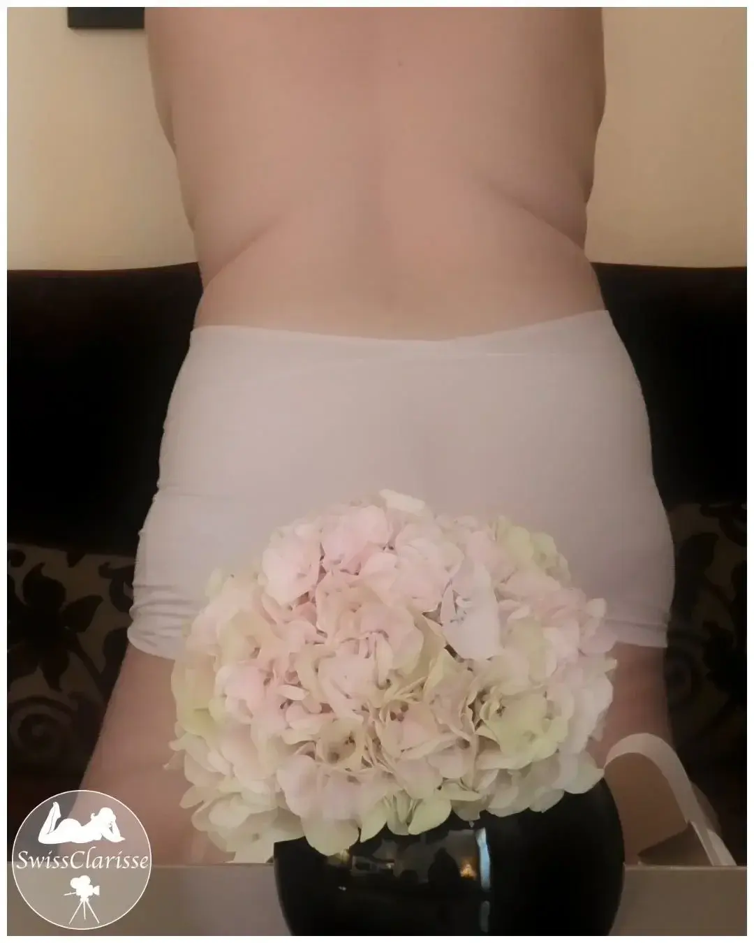 Leak & nude MYM — Swissclarisse : « Je m' exhibe en blanc 💋 » (MYM)