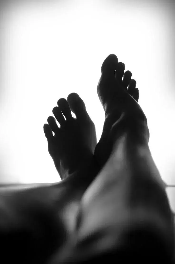 Leak & nude 1 — piedsapieds