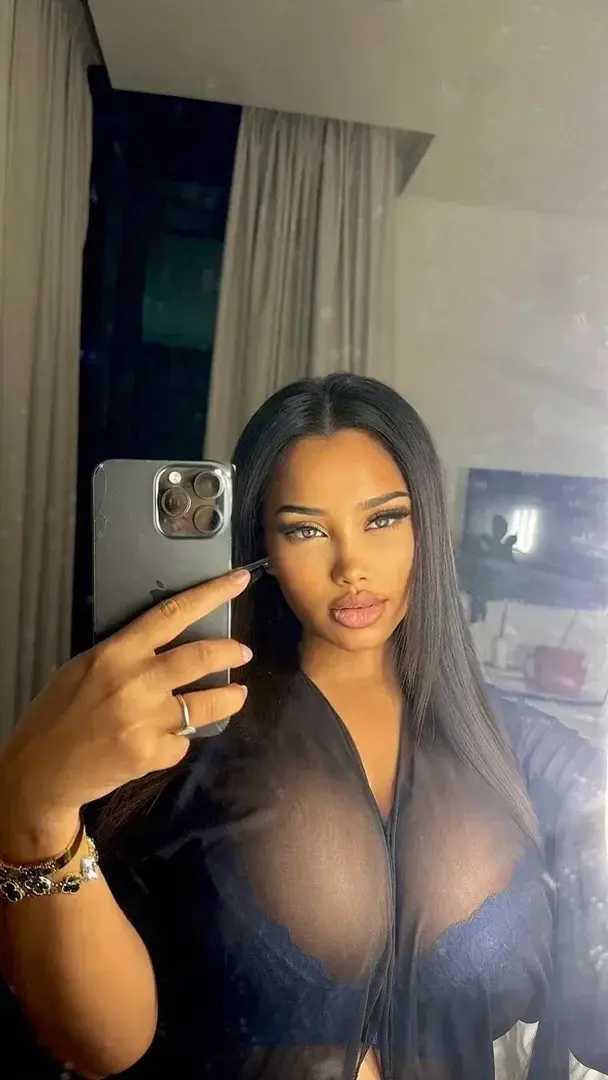 Helloo je suis connectée vous faites quoi ? 😍💙