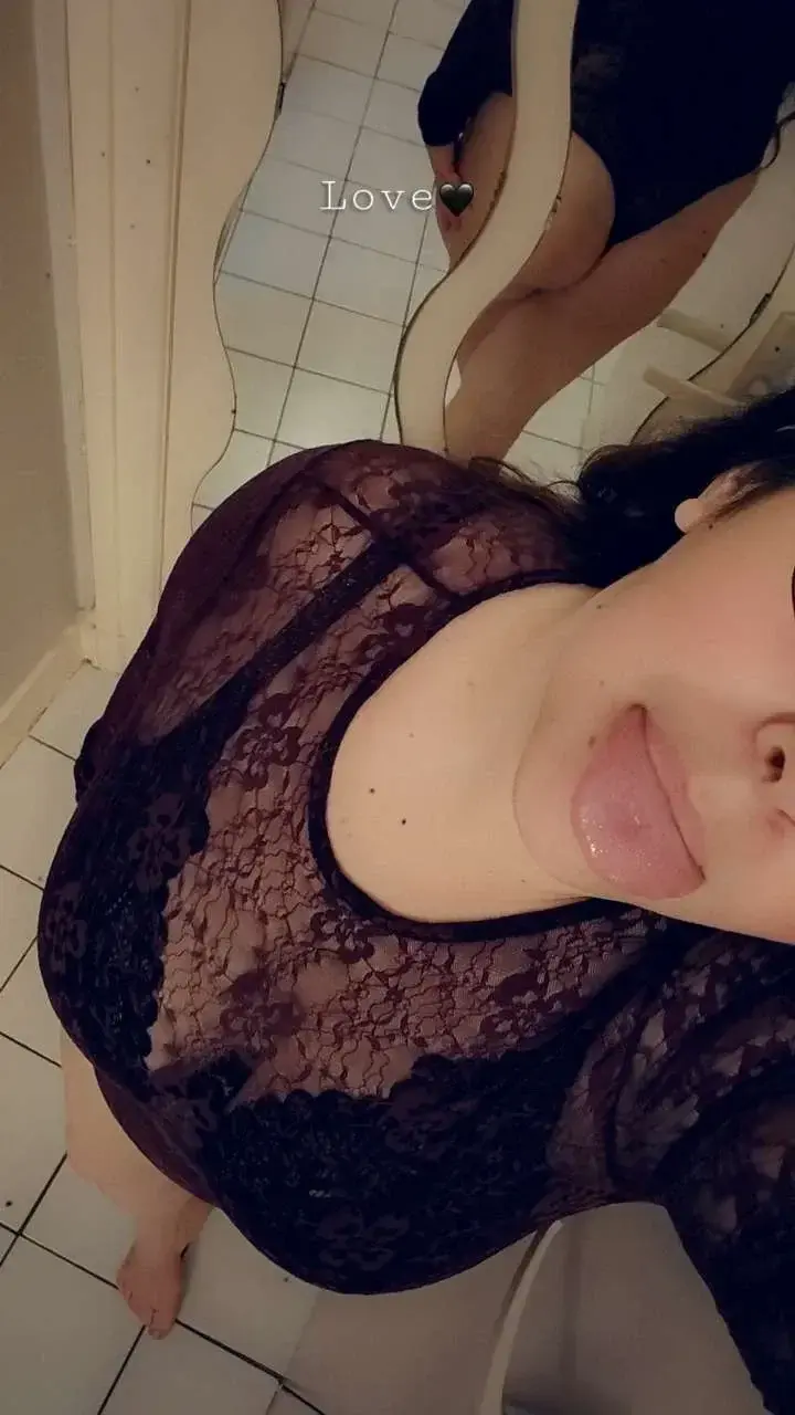 Leak & nude 4 — Linda22s