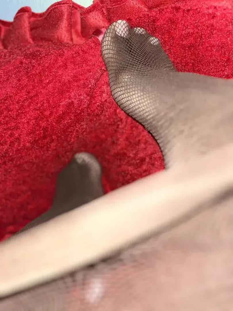 Leak & nude 2 — Neeyatoetallyfeet