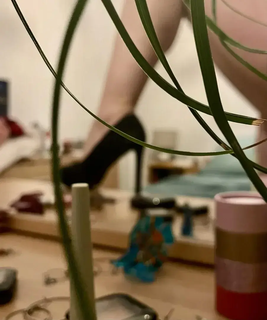 Leak & nude 3 — Pointesdevelours