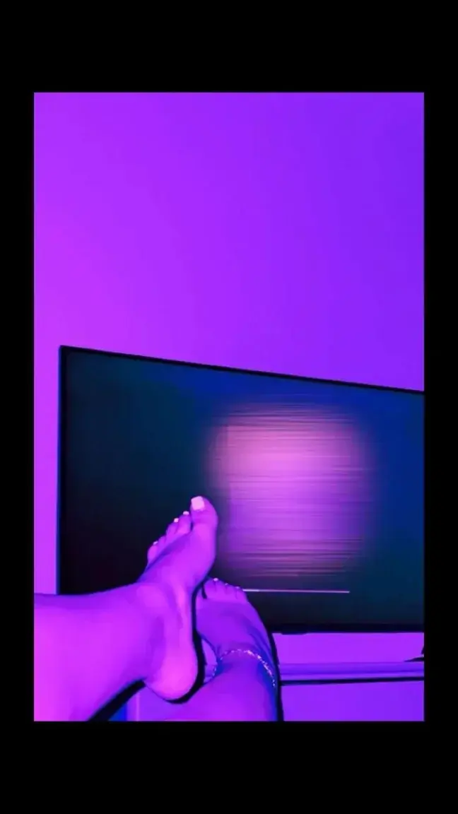 Leak & nude MYM — Norah33 : « 💜💜💜 » (MYM)