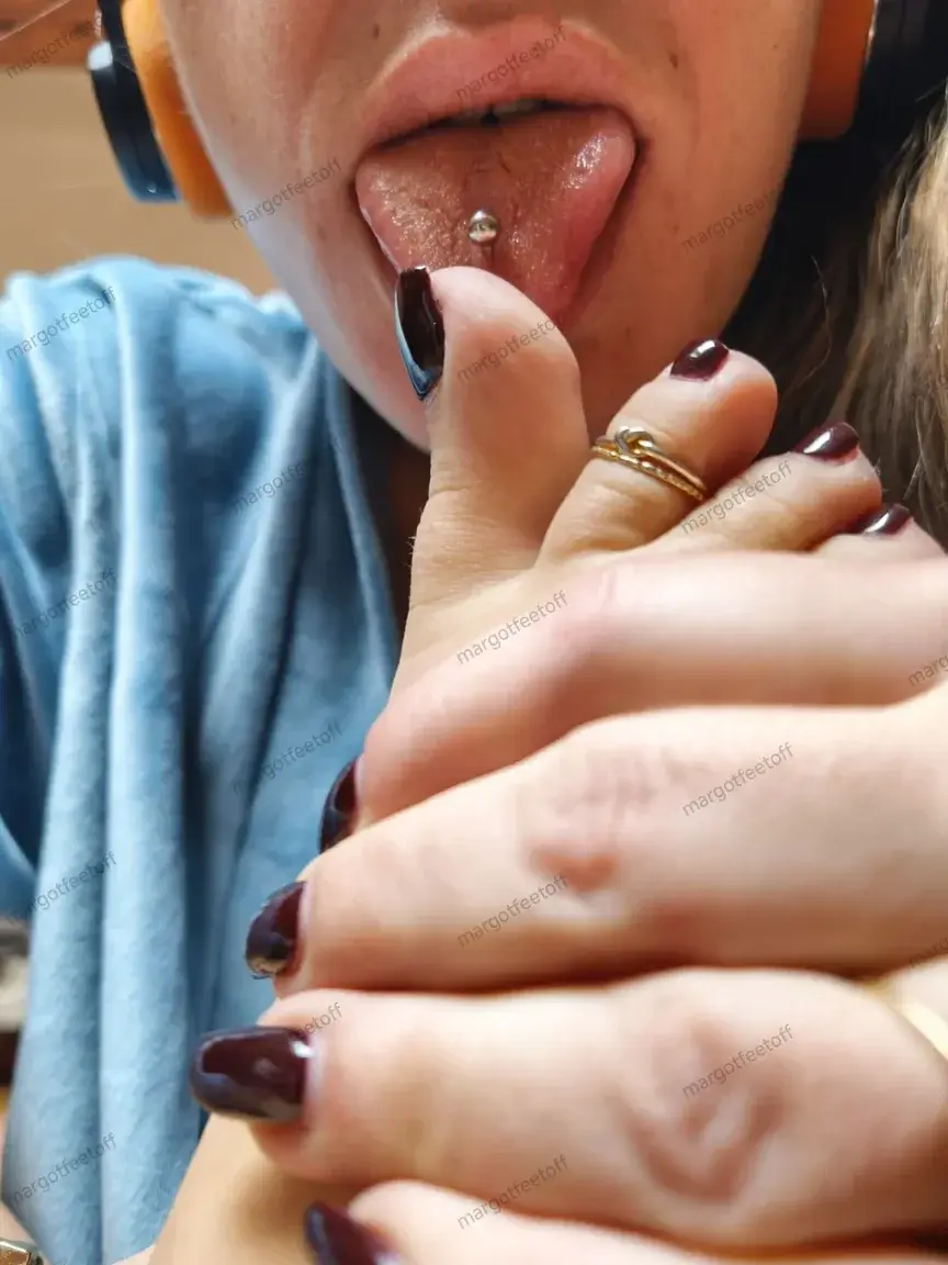 Leak & nude MYM — margotfeet1 : « Toi aussi tu en as envie ?! » (MYM)