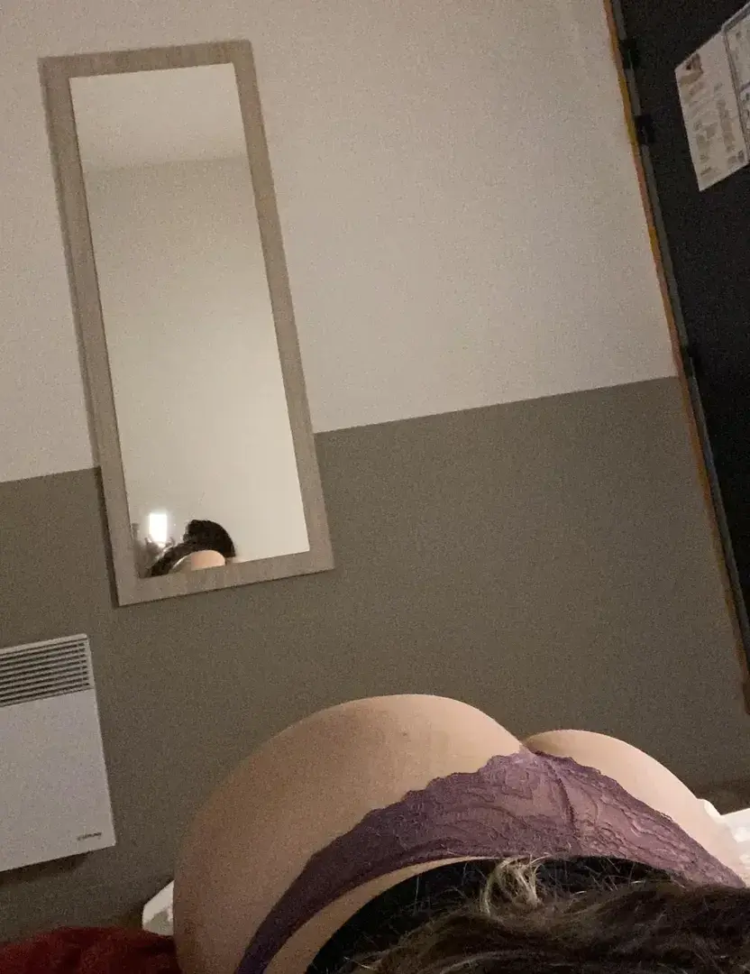 Leak & nude 2 — Bellyssima