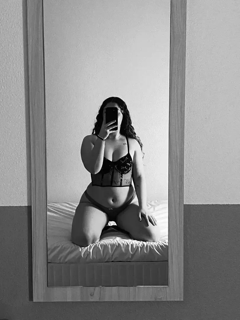 Leak & nude 8 — Bellyssima