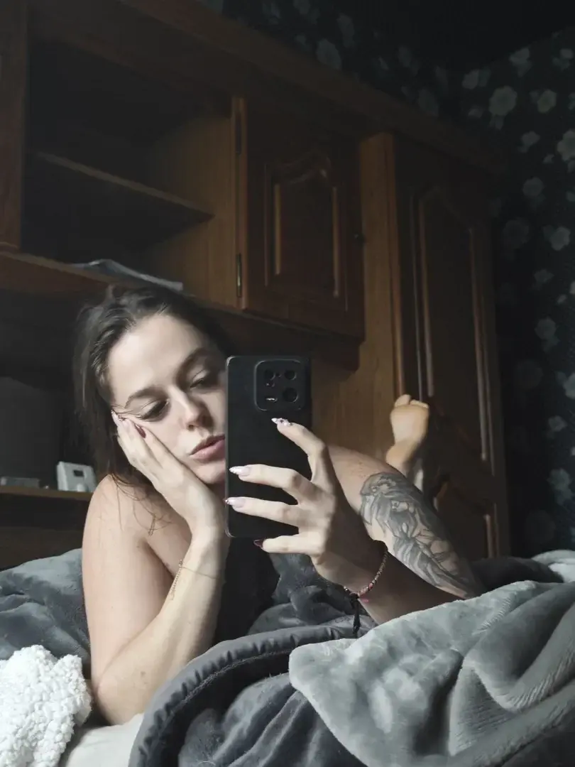 Un dimanche sous la couette tout les deux ça te dis ?😈👀