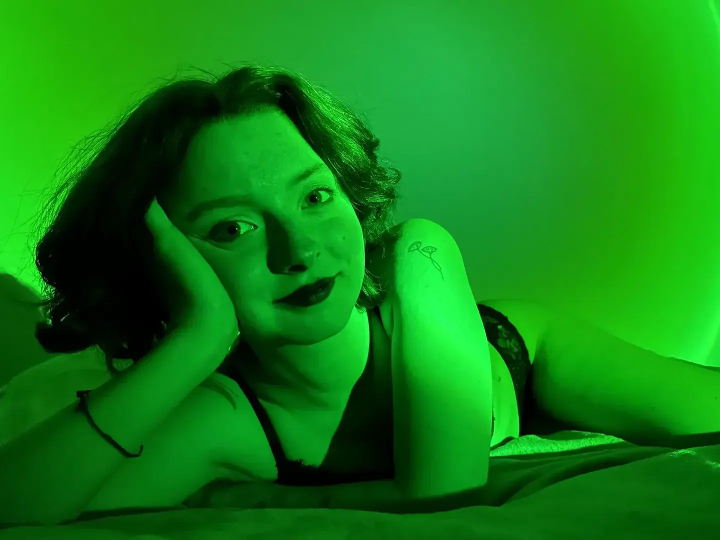 Leak public de Emma_calypso — « TON ABONNEMENT A 0€, VIENS VITE EN PROFITER 😈😻‼️ » (nude) sur MYM