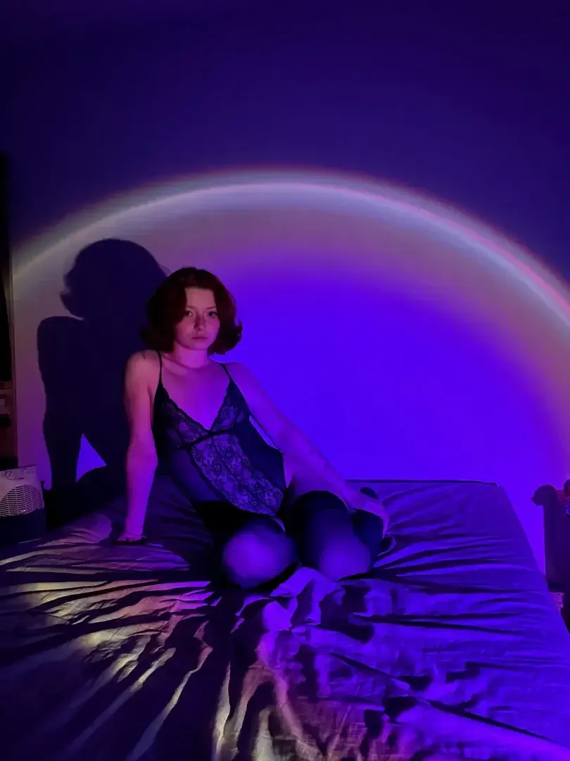 Leak public de Emma_calypso — « Viens voir ce qui se passe ici... l’abonnement est à 0€ ! ✨ » (nude) sur MYM