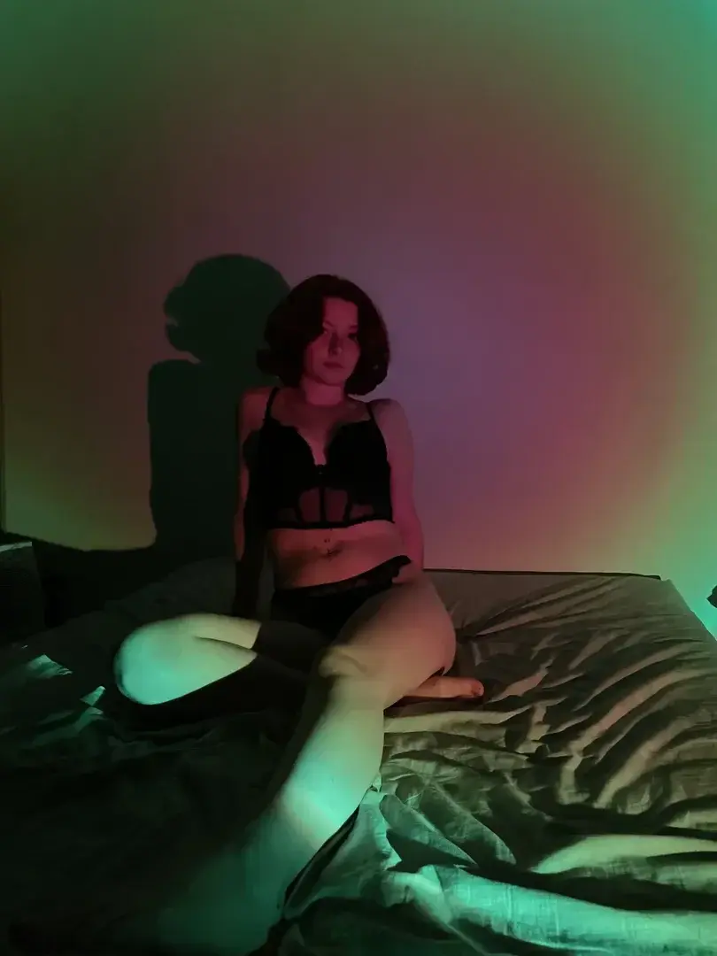 Leak public de Emma_calypso — « L'entrée est libre, mais ce qui est à l'intérieur reste entre nous 🤫 » (nude) sur MYM