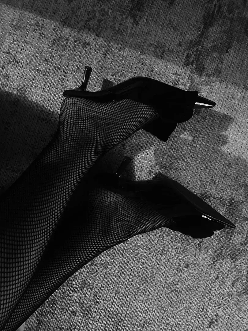 Leak & nude 1 — Feetsval