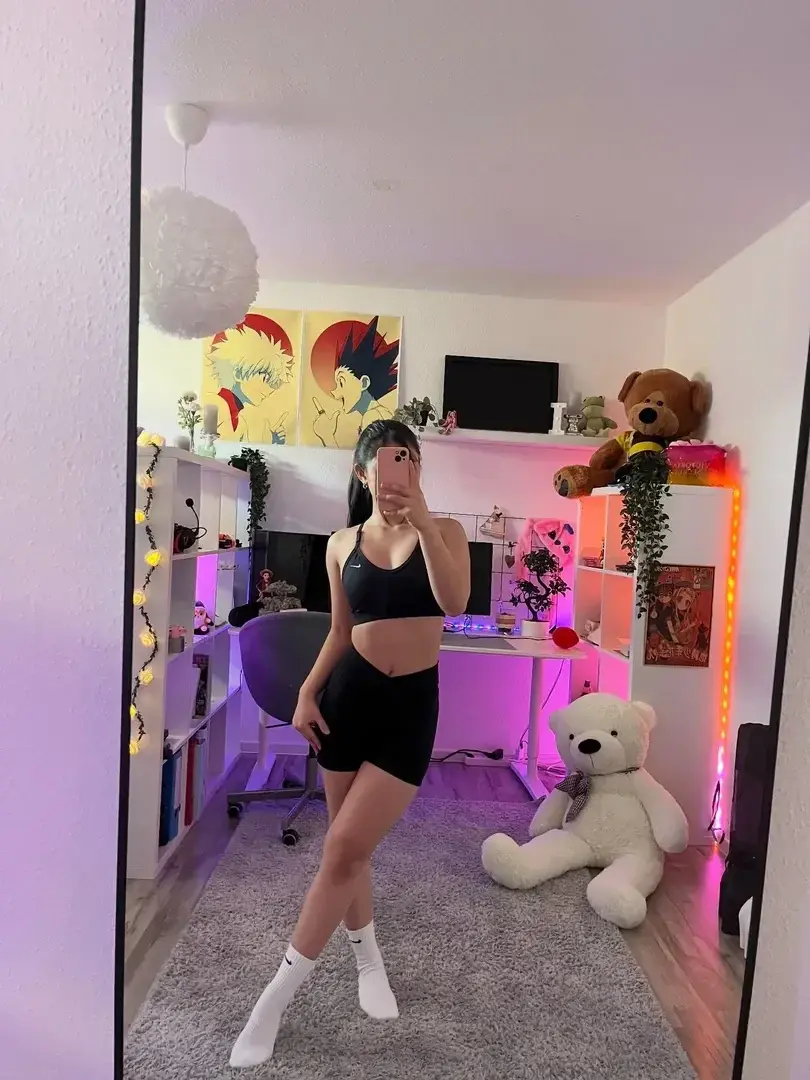 Leak & nude MYM — Nebullathai : « Une nouvelle semaine où il faut continuer les exercices pour garder la forme 🥰Another week where we need to keep up the exercise to stay in shape 🥰 » (MYM)