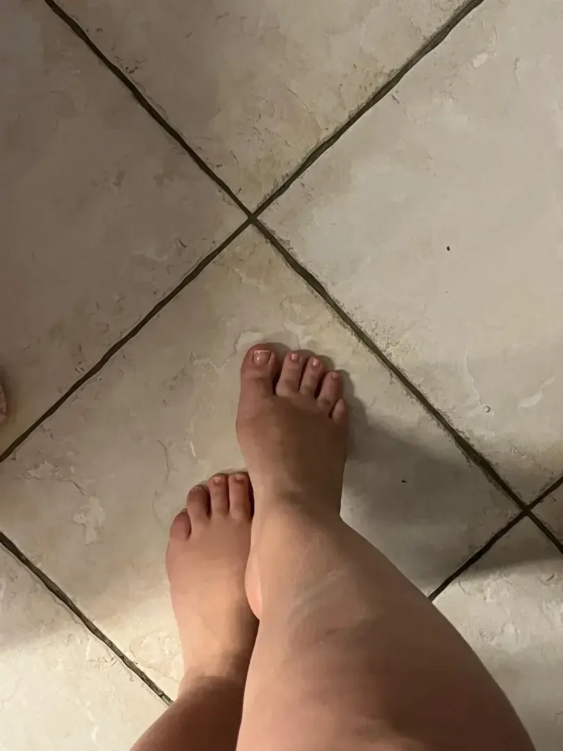Leak & nude 2 — Piedsdivins111
