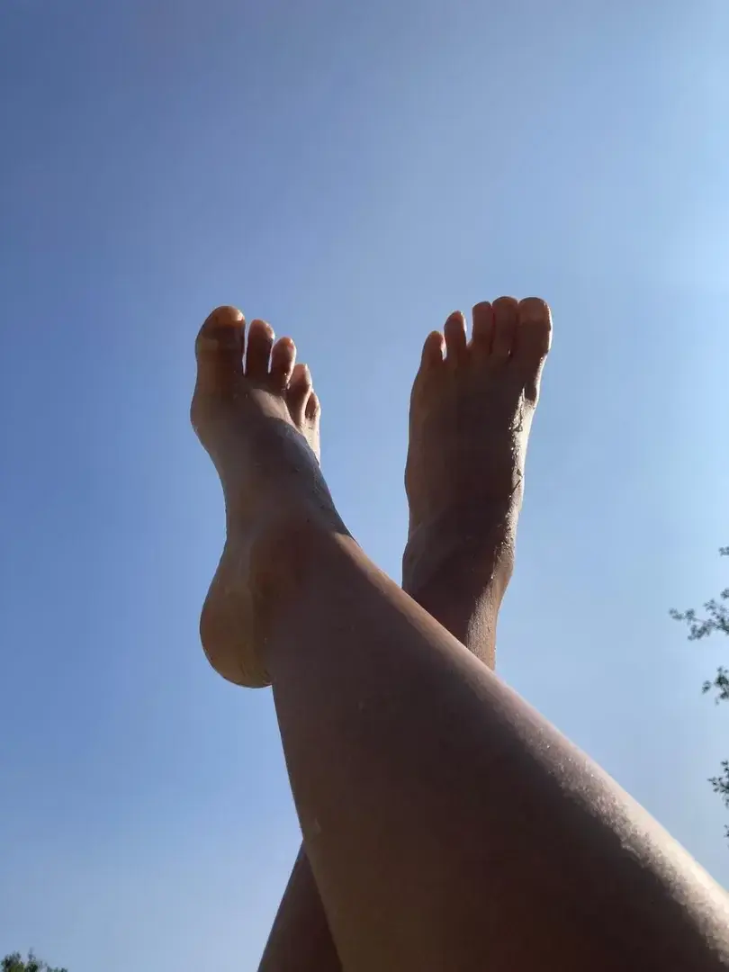 Leak & nude 2 — Lucile_nude_feet