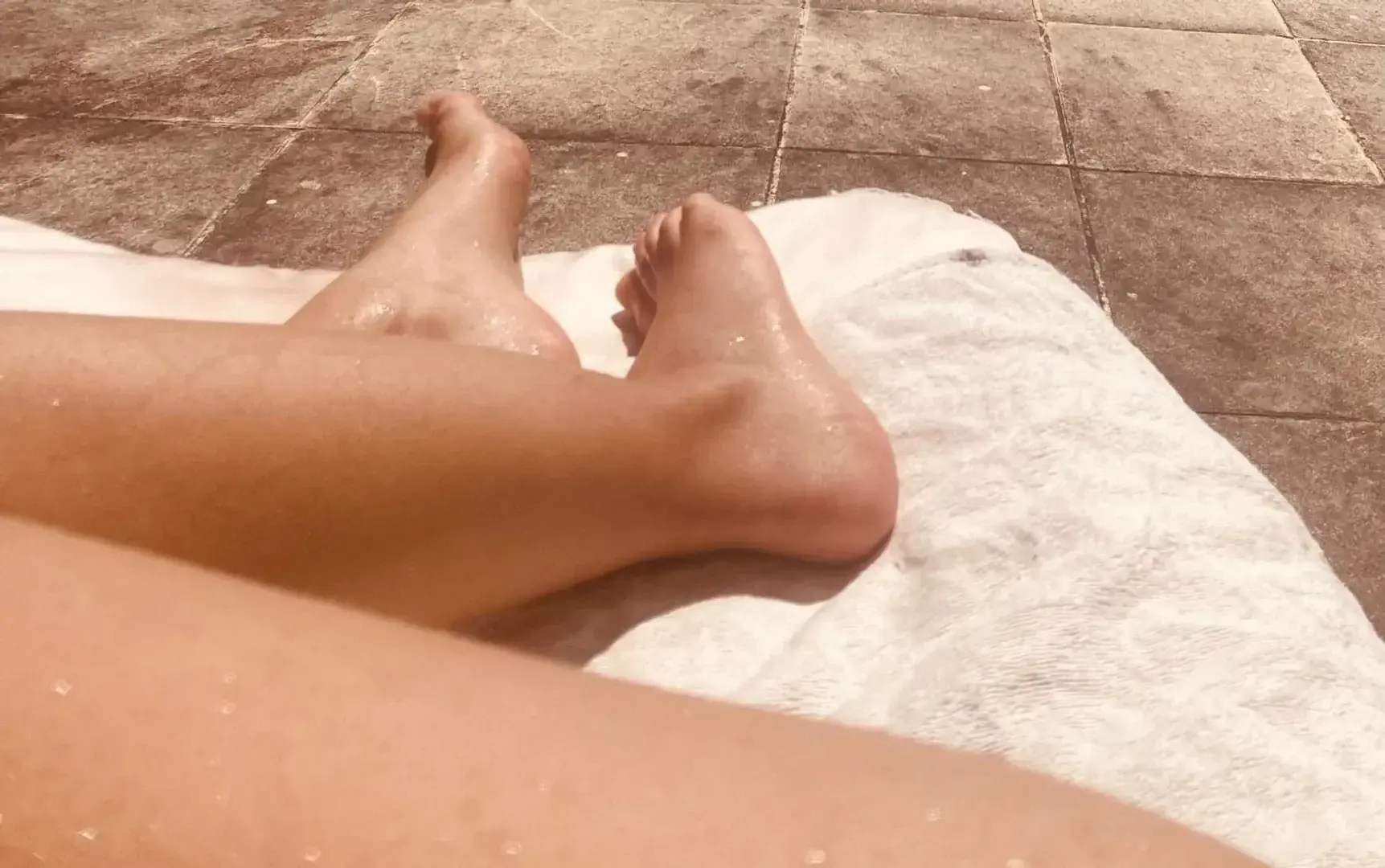 Leak & nude 3 — Lucile_nude_feet