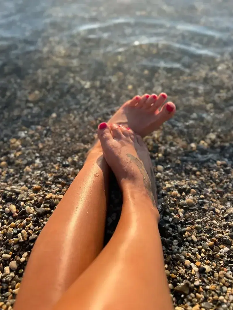 Leak & nude 5 — Feetinlove_2