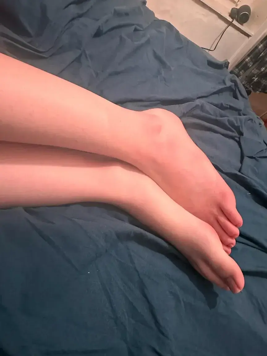 Leak & nude 2 — Footloverheaven