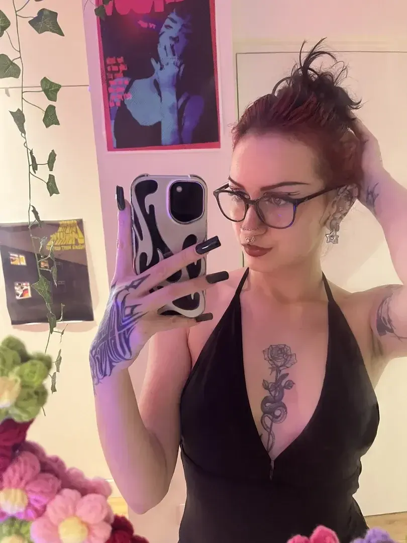 Leak public de Lululacoquine0 — « Abonnement gratuit + surprise d'anniversaire le 7 décembre 😏 » (nude) sur MYM