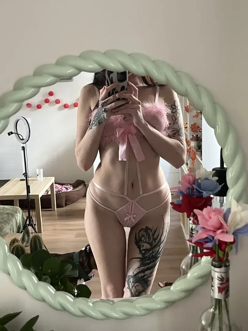 Leak public de Lululacoquine0 — « Vient me parler après avoir liker cette photo (l’abonnement est gratuit 😝) » (nude) sur MYM