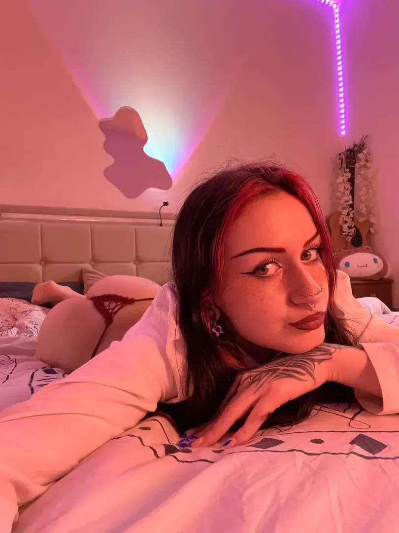 Leak public de Lululacoquine0 — « Je rappelle que mon abonnement est gratuit ! Si tu me fais rire t'as un petit cadeau 😂🎁 » (nude) sur MYM