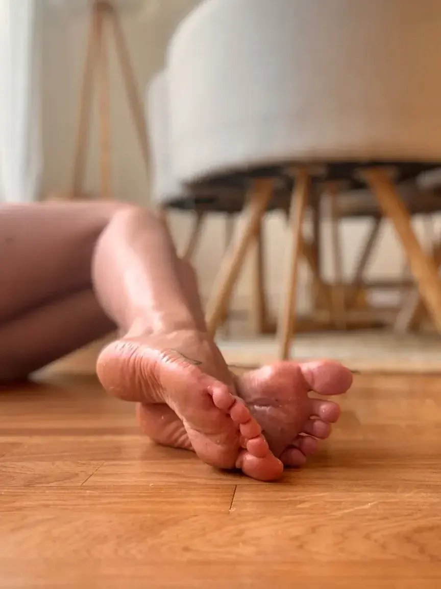 Leak & nude 4 — Sexandthefeety_