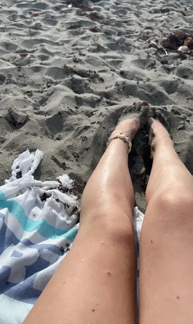 Leak & nude 1 — Bodyandfeet_