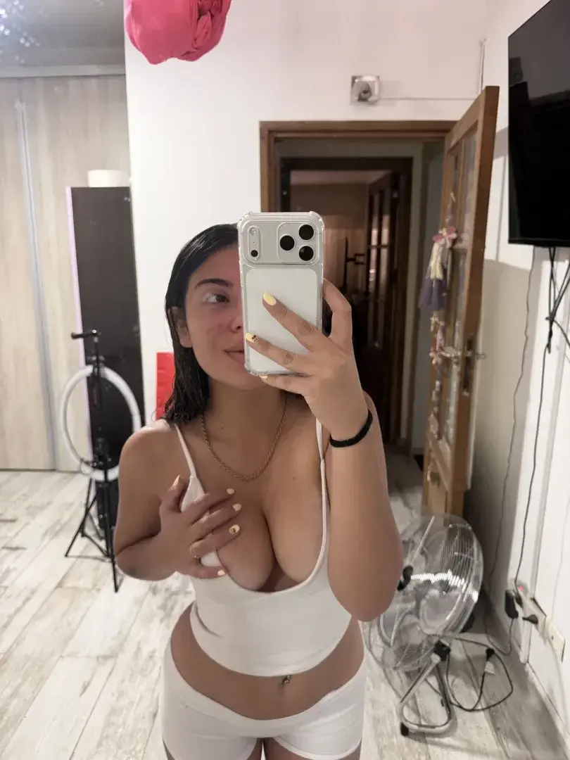 🍒 Abonnement GRATUIT ! Mes seins te font coucou, tu réponds ? 💕