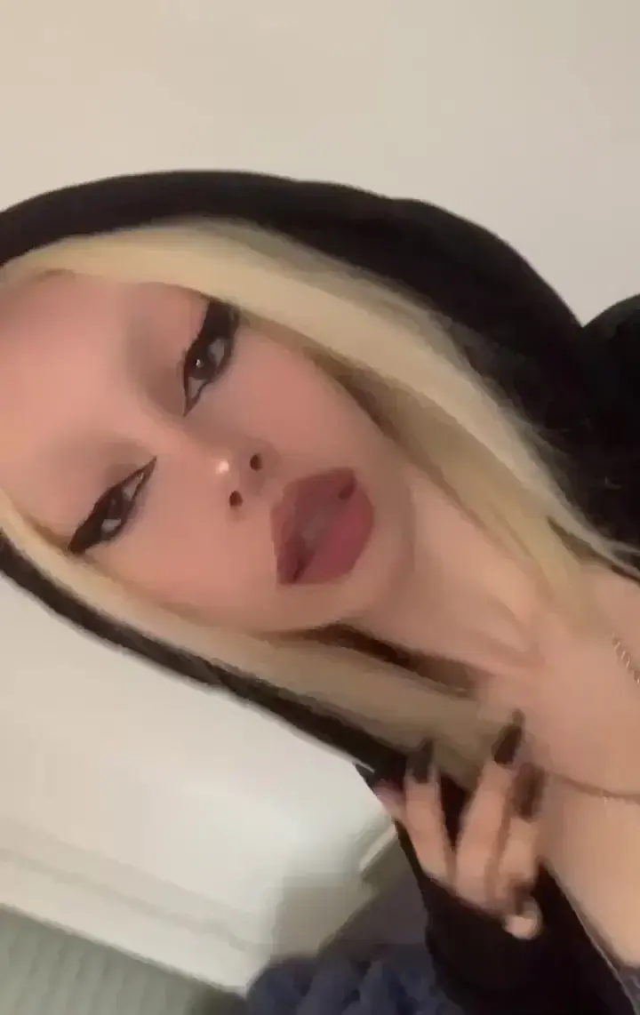 Leak & nude MYM — Jzesii : « ❤️ » (MYM)